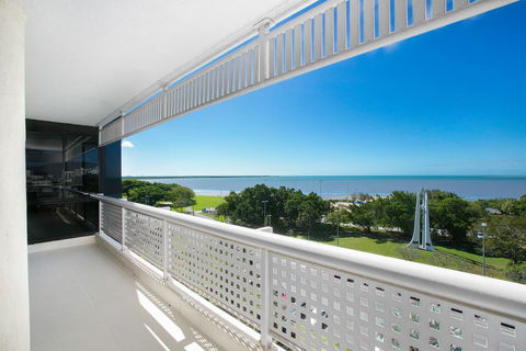 Cairns Luxury Waterfront Apartment - Bridge Guide 2