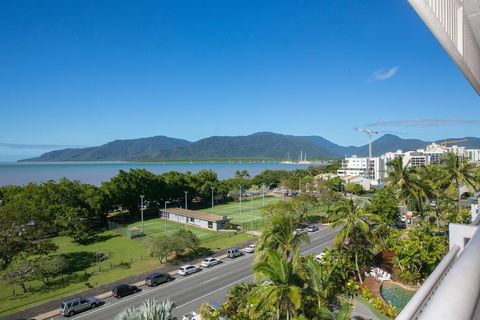 Cairns Luxury Waterfront Apartment - Bridge Guide 1