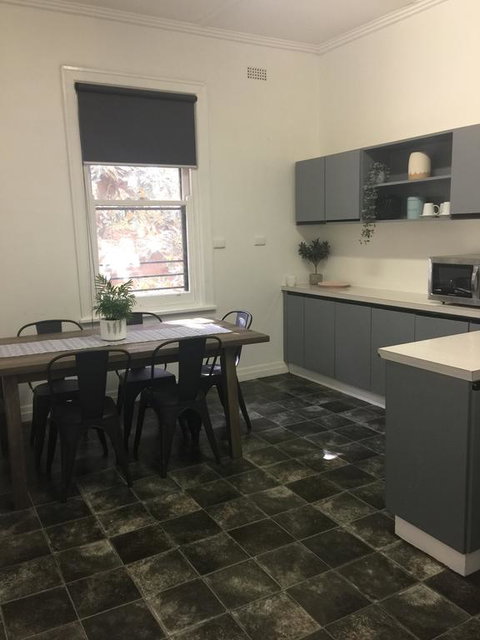 Caledonian Hotel Motel - Bridge Guide 1