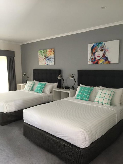 Caledonian Hotel Motel - Bridge Guide 3