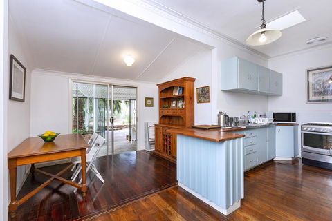 Camellia Cottage - PET FRIENDLY - Kwinana - Click Find 3