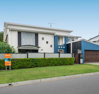 Campbell St 11 Moffat Beach - Click Find