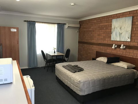 Castlereagh Motor Inn - Click Find 3