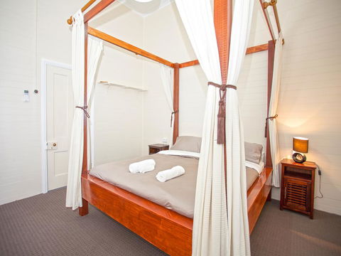 CBD Holiday Home - Lawyer Find 0