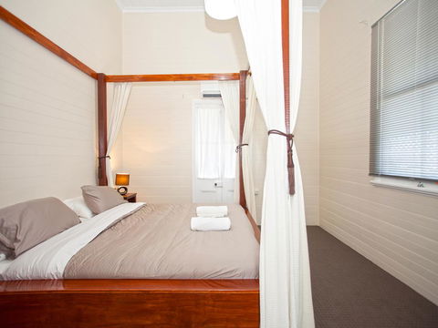 CBD Holiday Home - Lawyer Find 2
