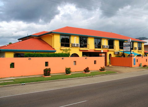 Cedar Lodge Motel - Click Find 1