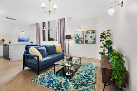 Central Apartment With Spacious Living And Dining - Bet 4u 0