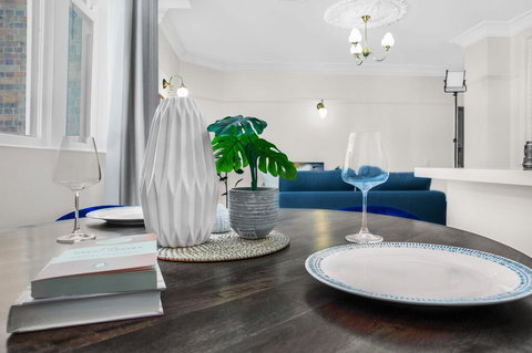 Central Apartment With Spacious Living And Dining - Bet 4u 1