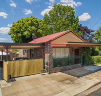 Central Armidale 2-Bedroom Apartment - Click Find