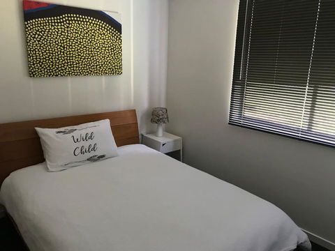Central Gold Coast 3 Double Bedroom Apartment - Click Find 1