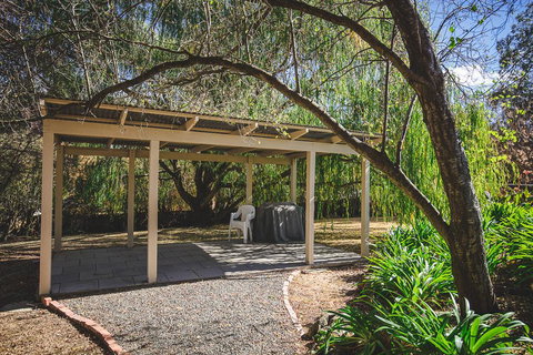 Central Highlands Motor Inn - Click Find 2