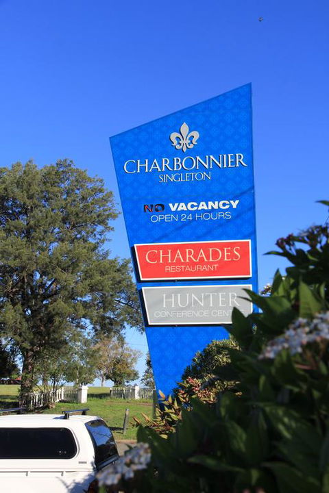 Charbonnier Motor Inn - Bet 4u 3