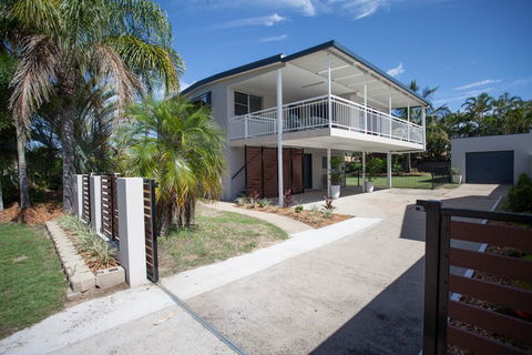 City Beach Holiday House - Lawyer Find 0