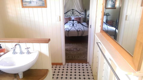 Classique Bed & Breakfast - Click Find 1