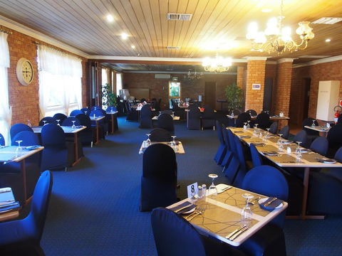 Cobar Town & Country Motor Inn - Click Find 2