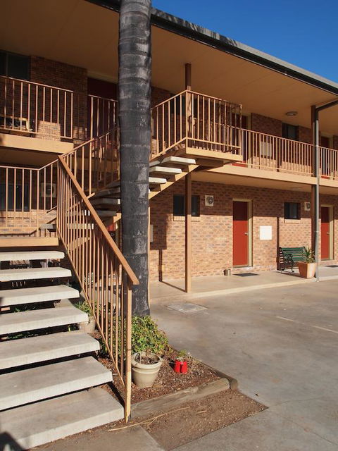 Cobar Town & Country Motor Inn - Click Find 3