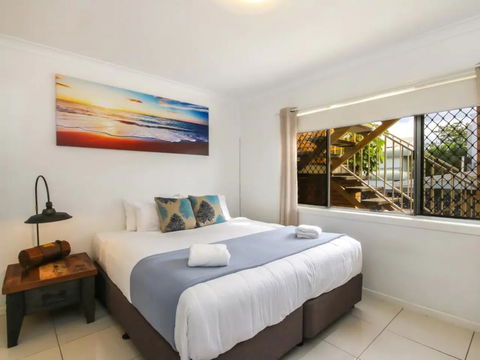 Contemporary 2 Bedroom Beachfront Apartment - Bridge Guide 3