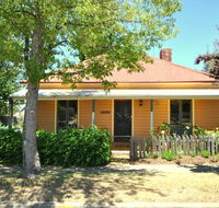 Cooma Cottage - Click Find