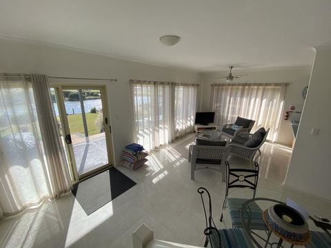 Coorong Getaways - Click Find 3