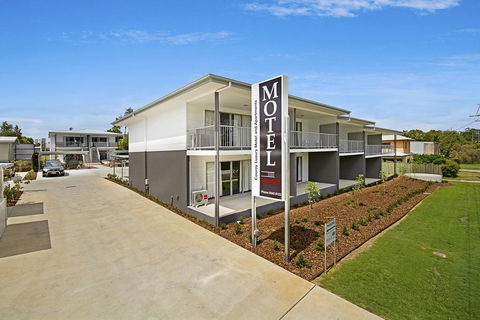 Cooroy Luxury Motel Apartments - Bridge Guide 3