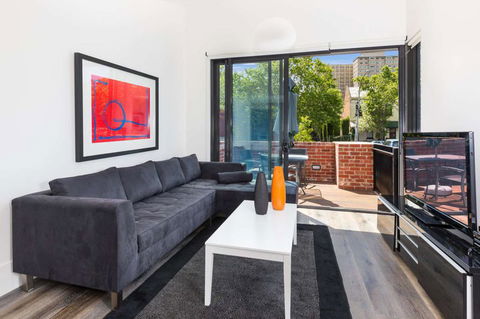 Cosmo Stays - Spacious 3-bedroom Deluxe Townhouse - Click Find 1