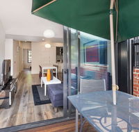 Cosmo Stays - Spacious 3-bedroom Deluxe Townhouse - Click Find