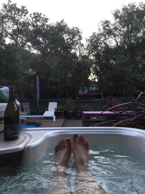 Country Retreat On 1 Acre With Pool, Hot Tub Surrounded By Trees - Bridge Guide 2