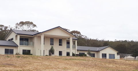 Couples Retreat With Mountain View Near Hobart - Click Find 2