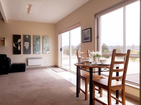 Couples Retreat With Mountain View Near Hobart - Click Find 0