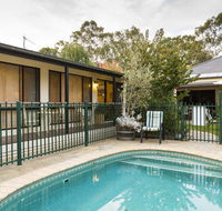 Courtsidecottage Bed and Breakfast - Click Find