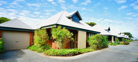 Cowrie Chalet - Click Find 0