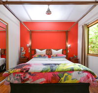 Crater Lakes Rainforest Cottages - Click Find