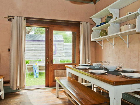 Culburra Cottage - Charming Country Style Cottage - Bet 4u 1