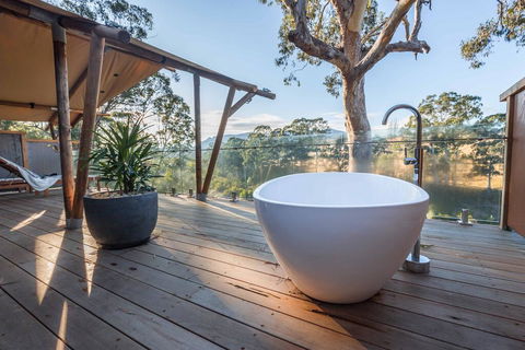 Currajong Retreat - Click Find 0