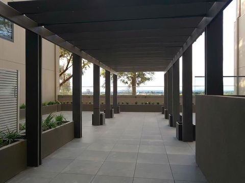 Deakin 2Bed 2Bath And Free Parking - Click Find 1