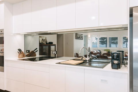 Deco Beach Luxury Apartments - Click Find 2