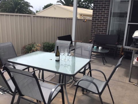 Discover Warilla - Bright And Airy Townhouse Near The Beach And Lake - Click Find 2