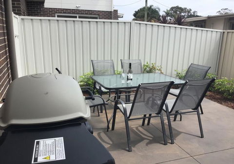 Discover Warilla - Bright And Airy Townhouse Near The Beach And Lake - Click Find 1
