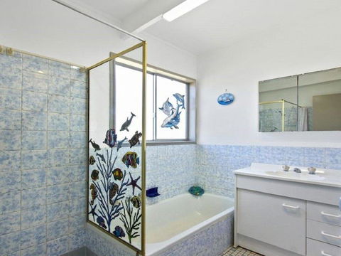 Dolphin Breeze - Fully Fenced And Pet Friendly - Bet 4u 1
