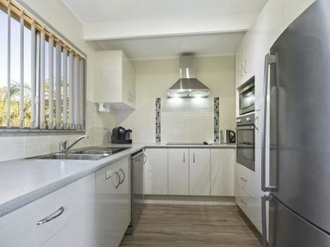 Dolphin Breeze - Fully Fenced And Pet Friendly - Bet 4u 2