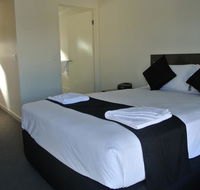 Dooley's Tavern  Motel Springsure - Click Find