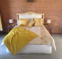 Dunolly Broadway BB - Click Find