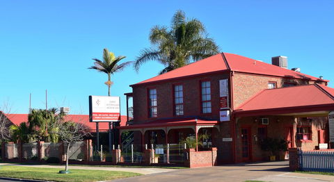 Early Australian Motor Inn - Bet 4u 1