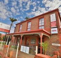 Early Australian Motor Inn - Bet 4u