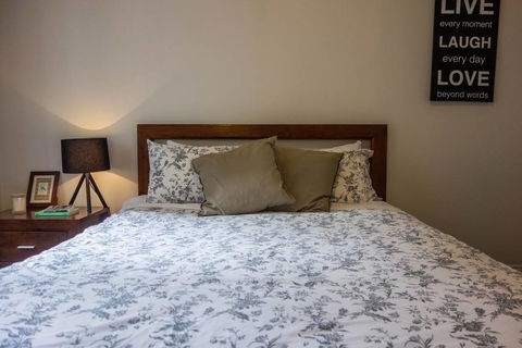 East Melbourne - Click Find 0
