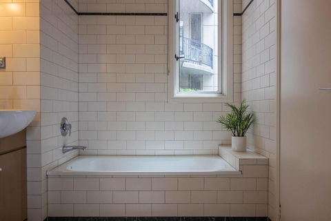 East Melbourne - Click Find 2