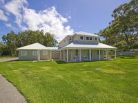 Echo Beach House 16 Reflections Dr - Luxurious House with Magnificent Pool and Ducted Air