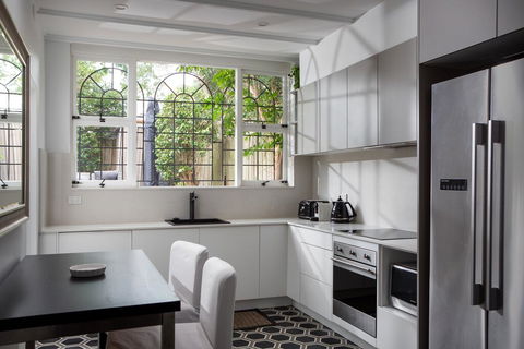 Elegant 3-Bed Heritage House Near Parks And Cafes - Lawyer Find 3