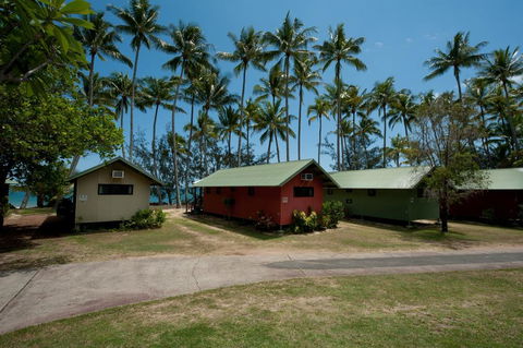 Ellis Beach Oceanfront Bungalows - Click Find 2