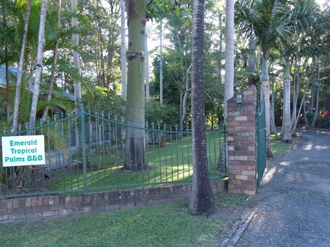 Emerald Tropical Palms B & B - Bet 4u 2